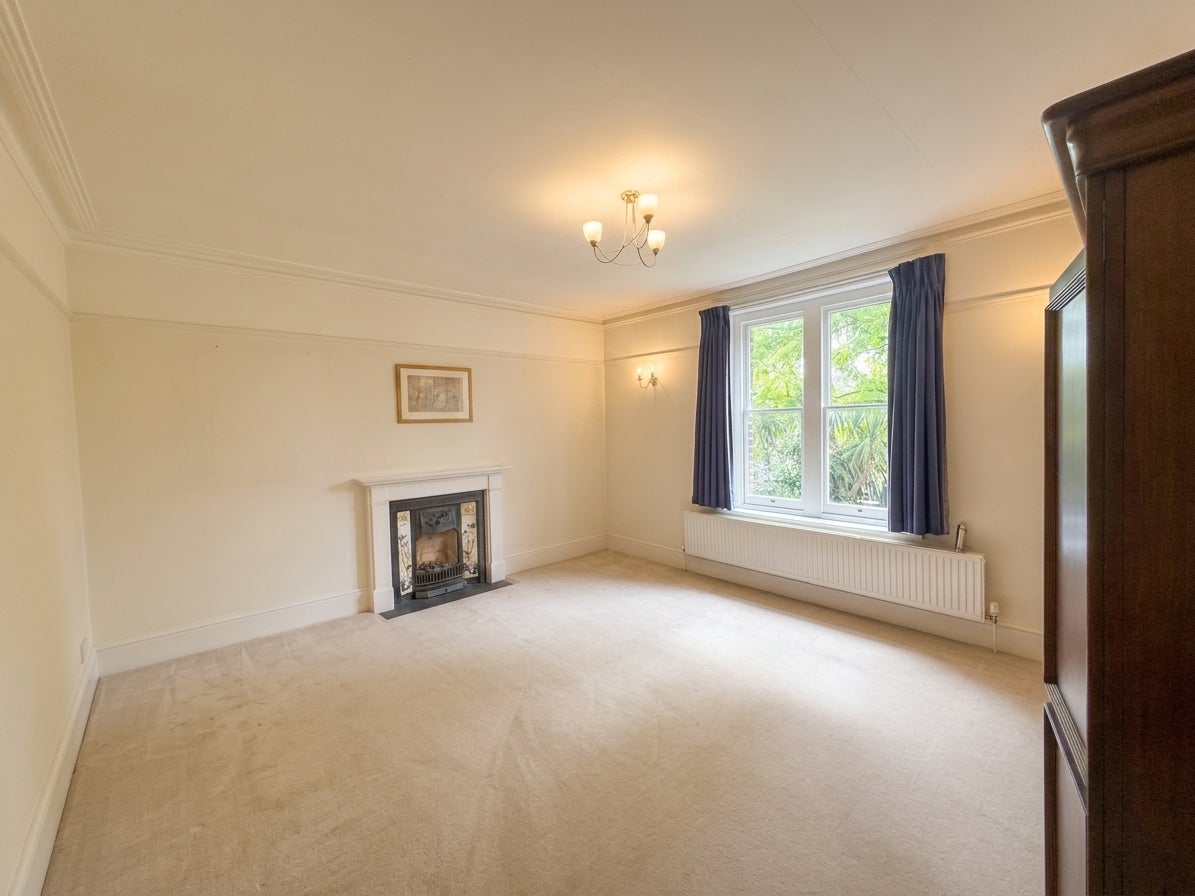 Flat Highland Road in Greater London