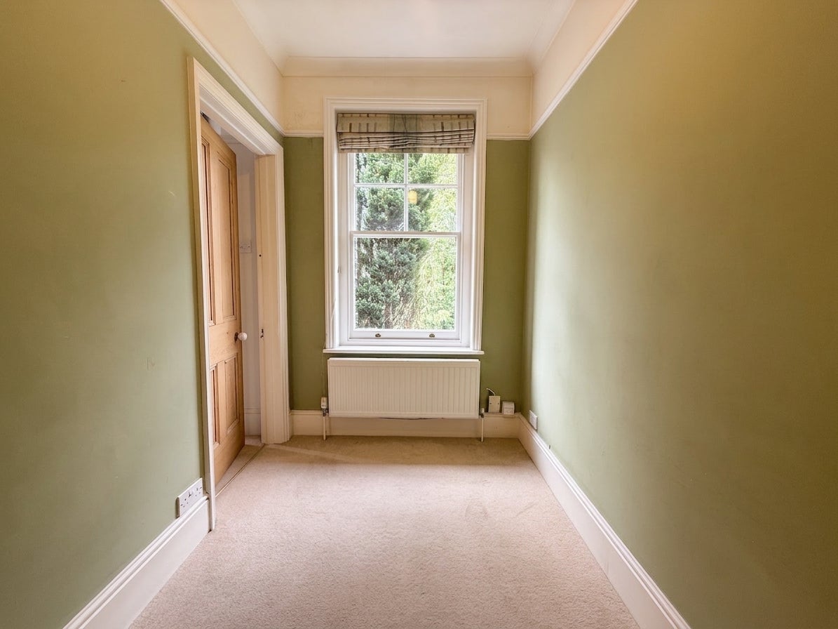 Flat Highland Road in Greater London