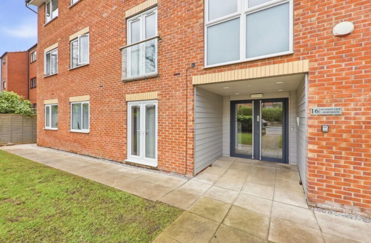 Flat Newton Garth in Leeds