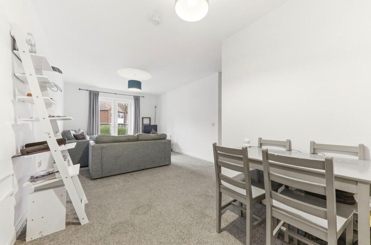 Flat Newton Garth in Leeds