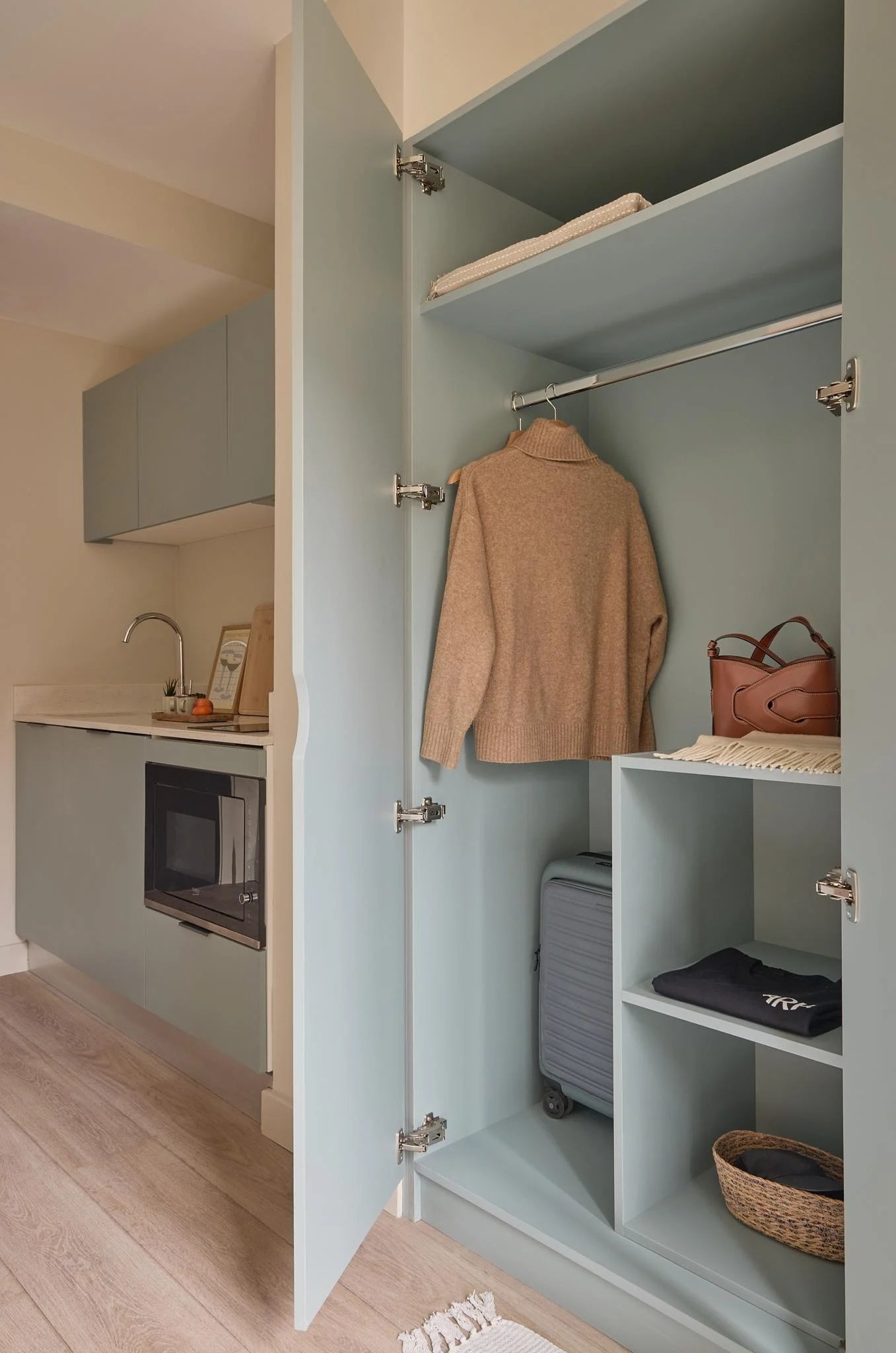 Room Hallsville Road in Greater London