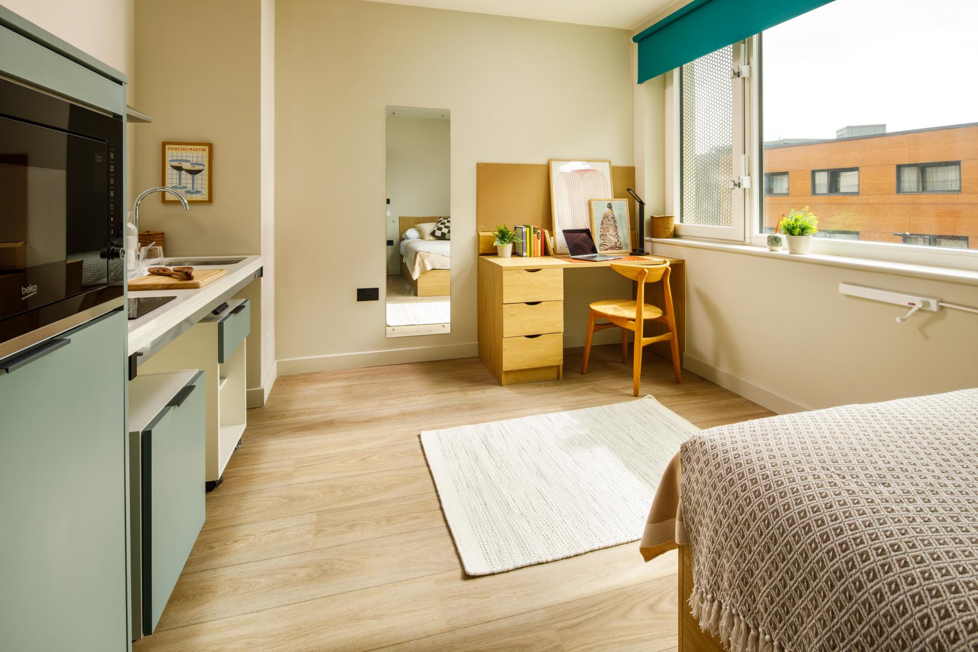 Room Hallsville Road in Greater London