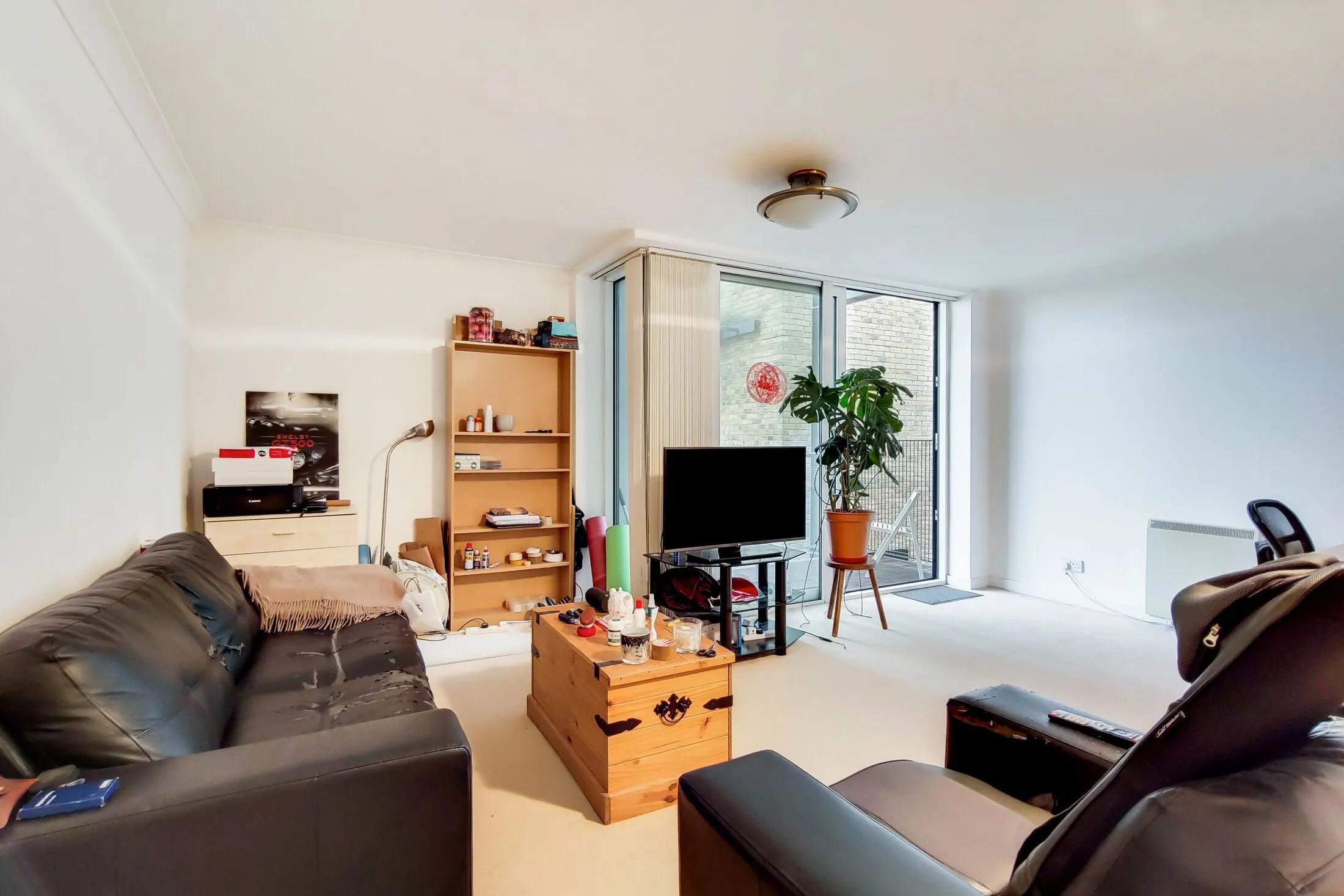 Flat Boardwalk Place in Greater London