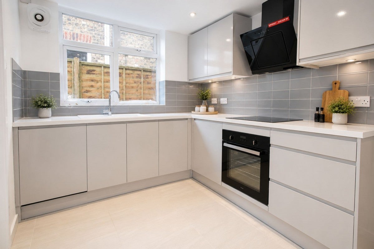 Flat Imperial Road in Greater London