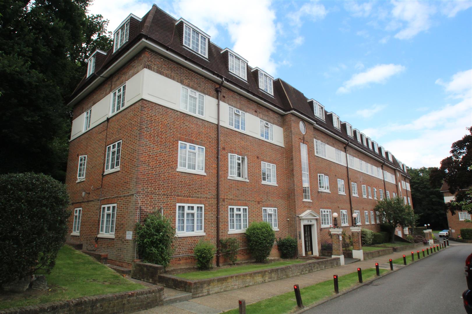 Flat Herga Court in Greater London