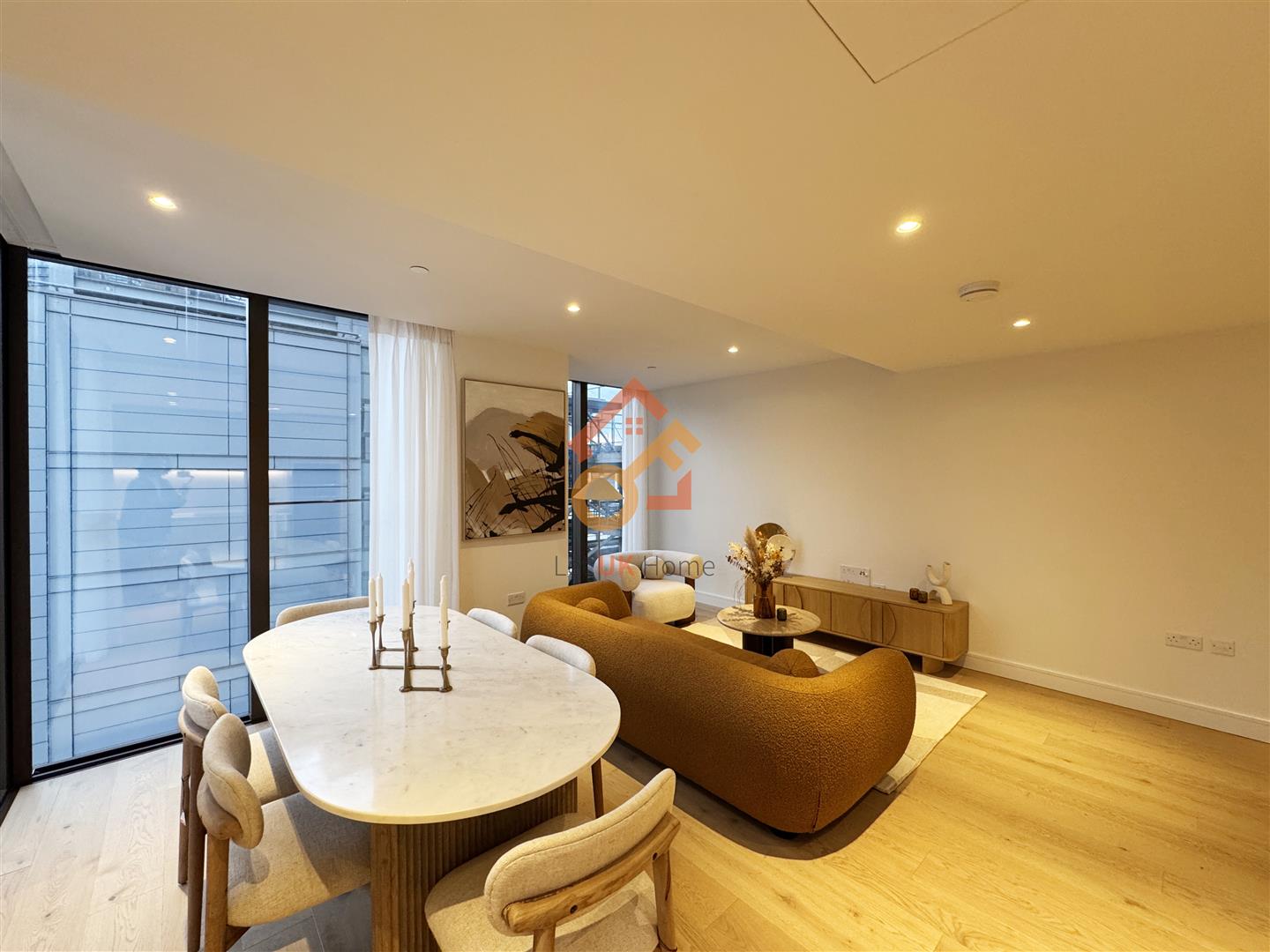Flat South Quay Square in Greater London