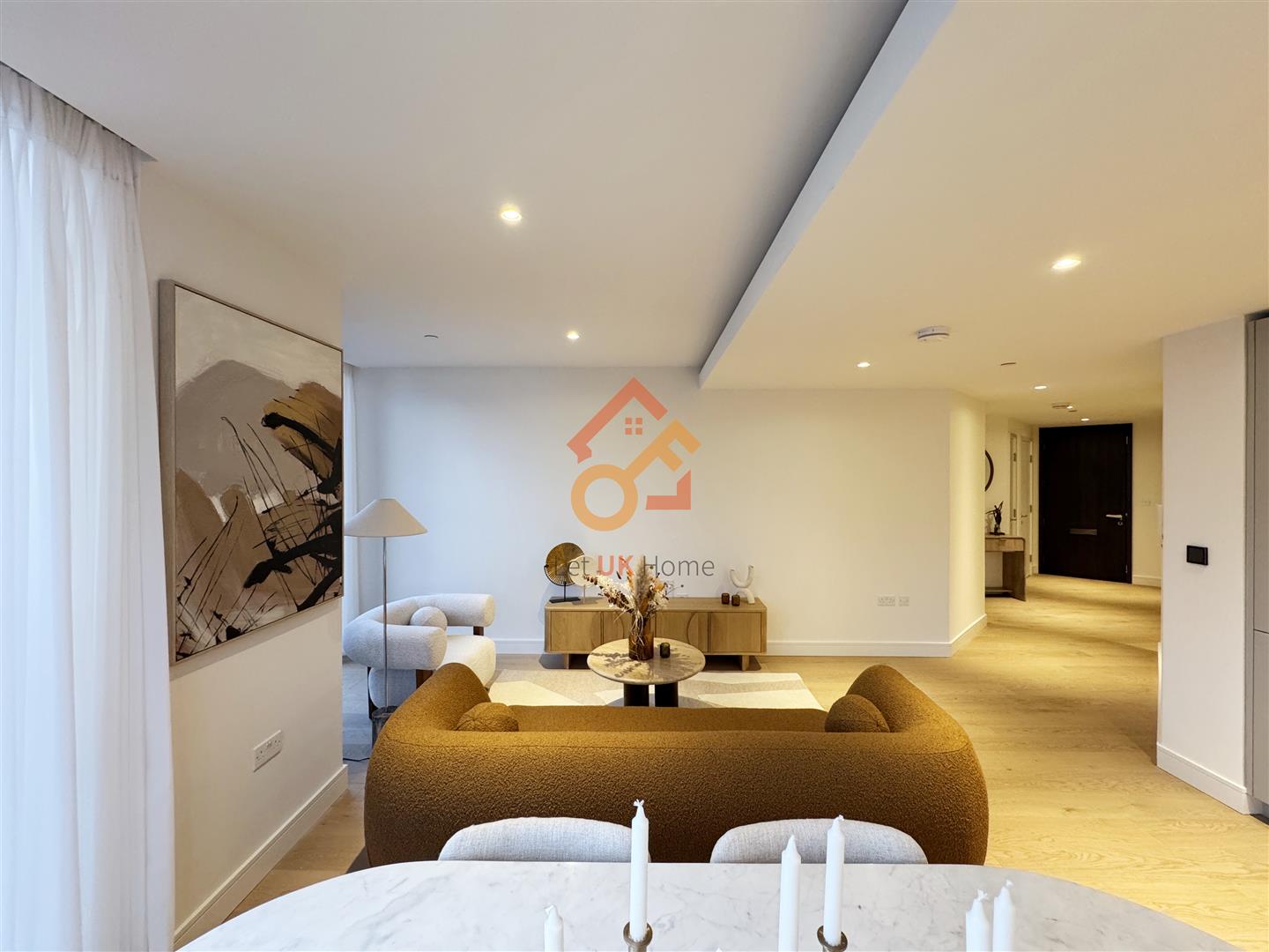 Flat South Quay Square in Greater London