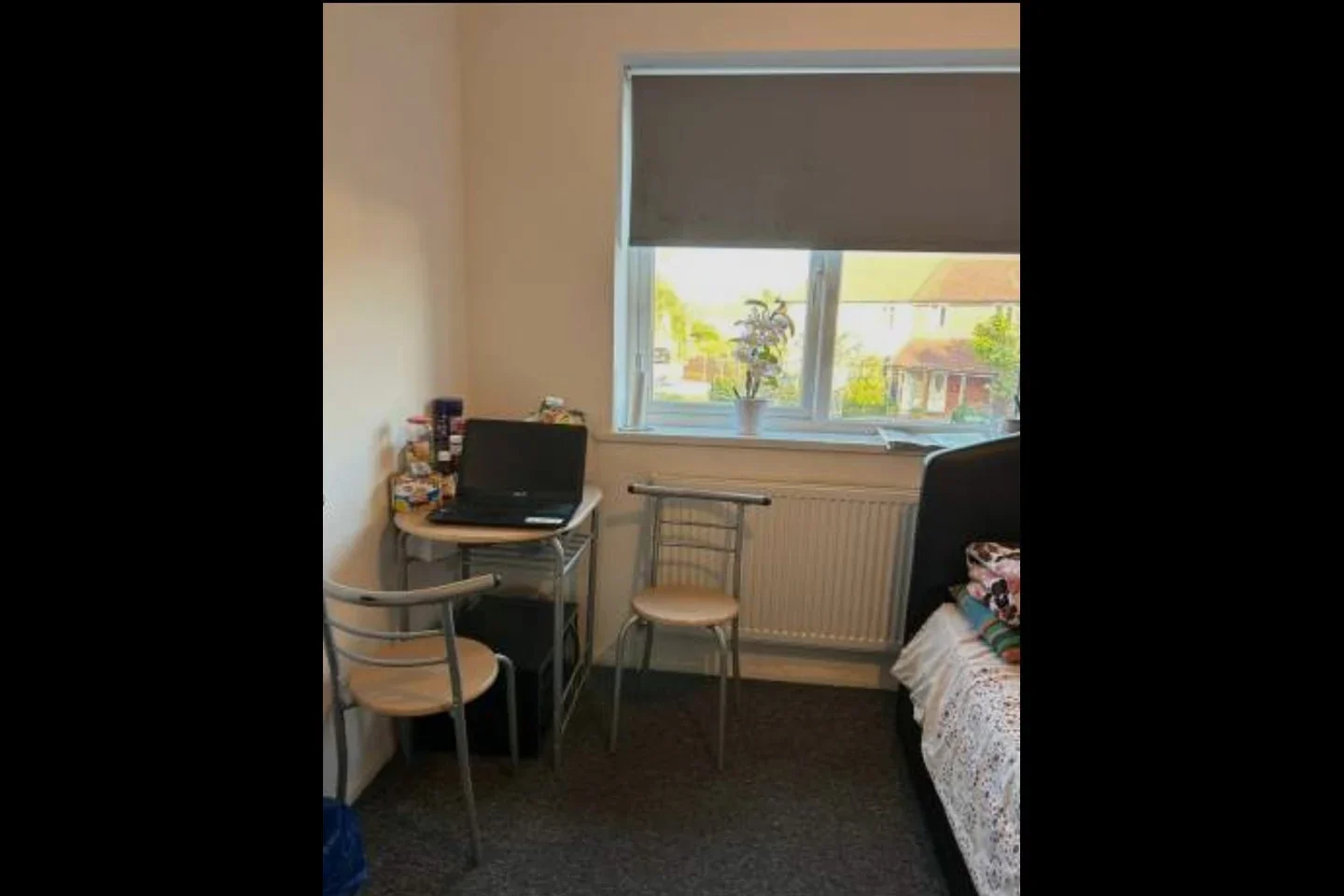 Room Laburnum Avenue in Greater London