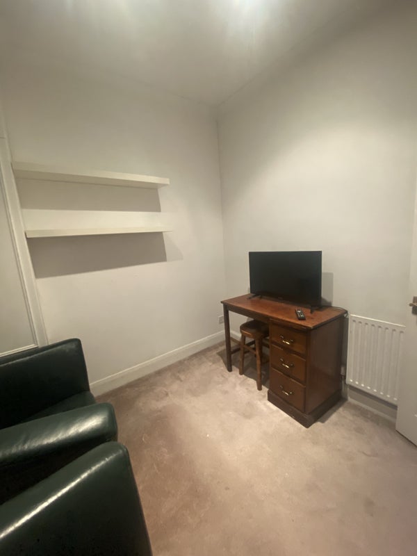 Room Kilburn High Road in Greater London