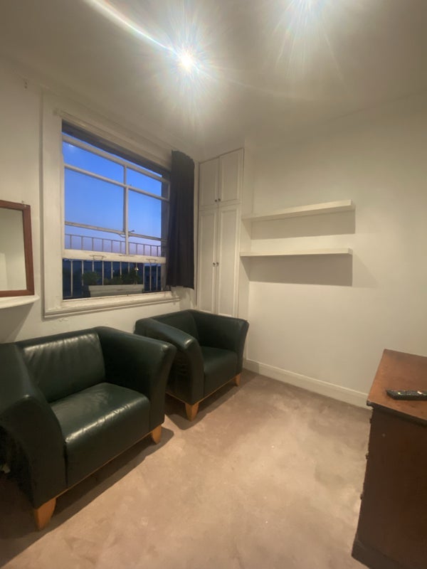 Room Kilburn High Road in Greater London