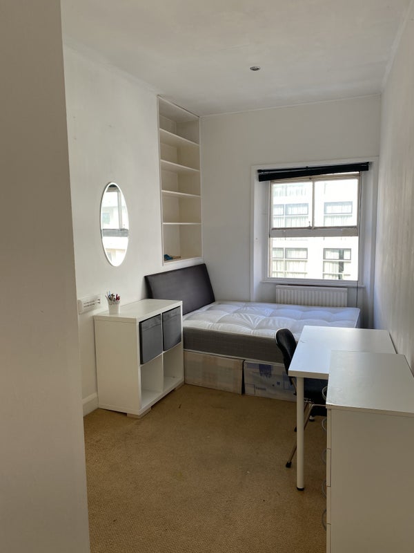 Room Kilburn High Road in Greater London
