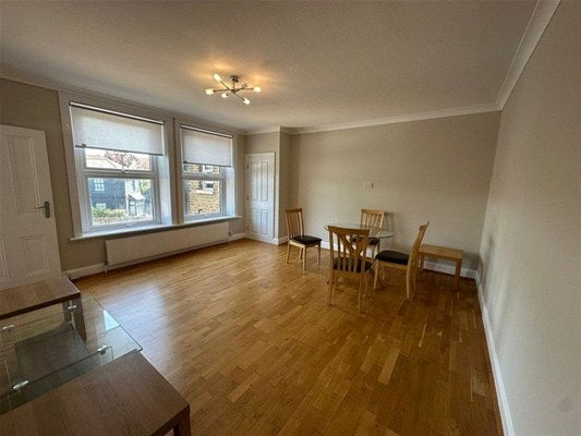 Flat Haven Green in Greater London