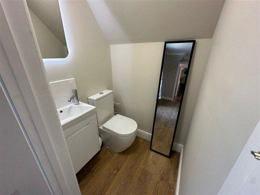 Flat Haven Green in Greater London