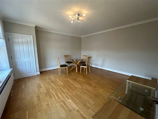 Flat Haven Green in Greater London
