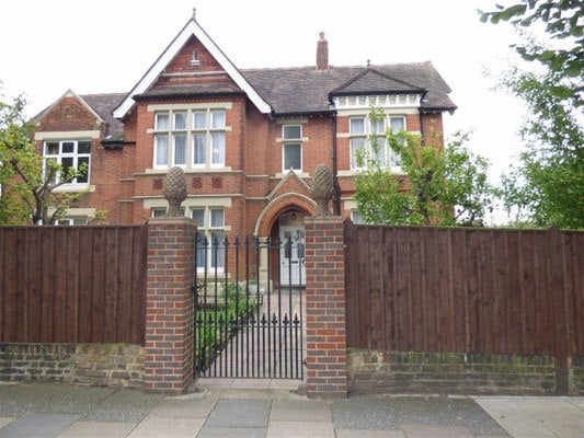Flat Haven Green in Greater London