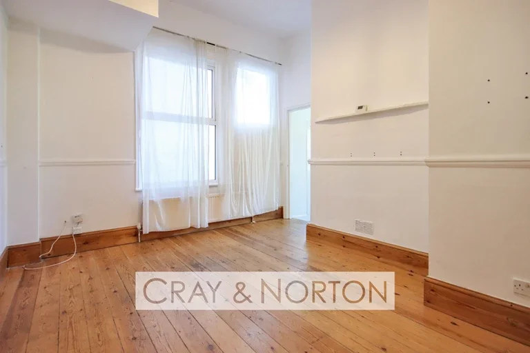 Flat Outram Road in London