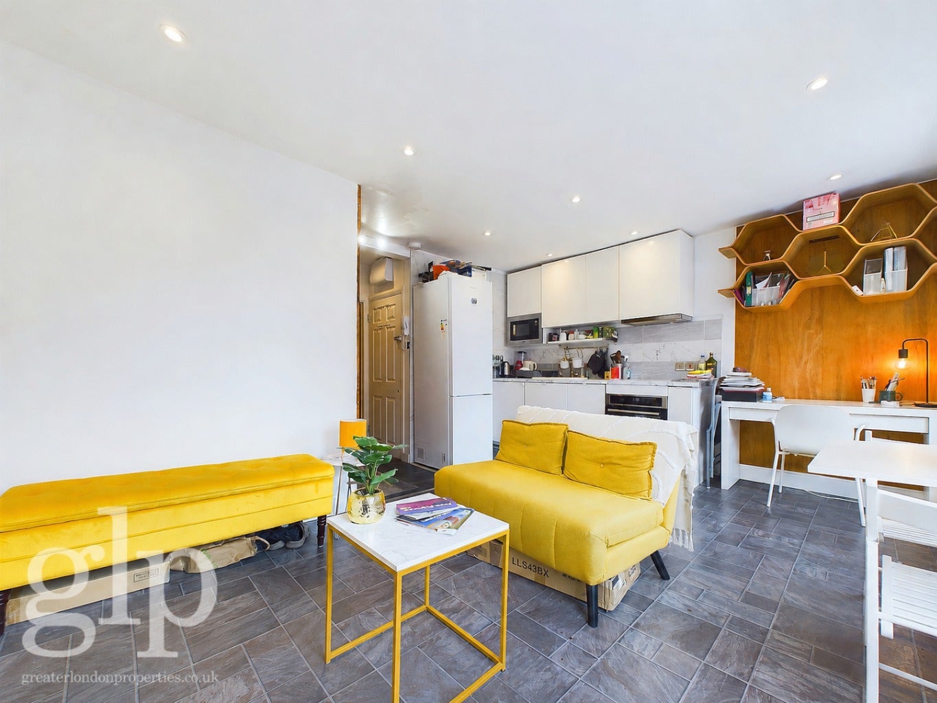 Flat Leigh Street in Greater London