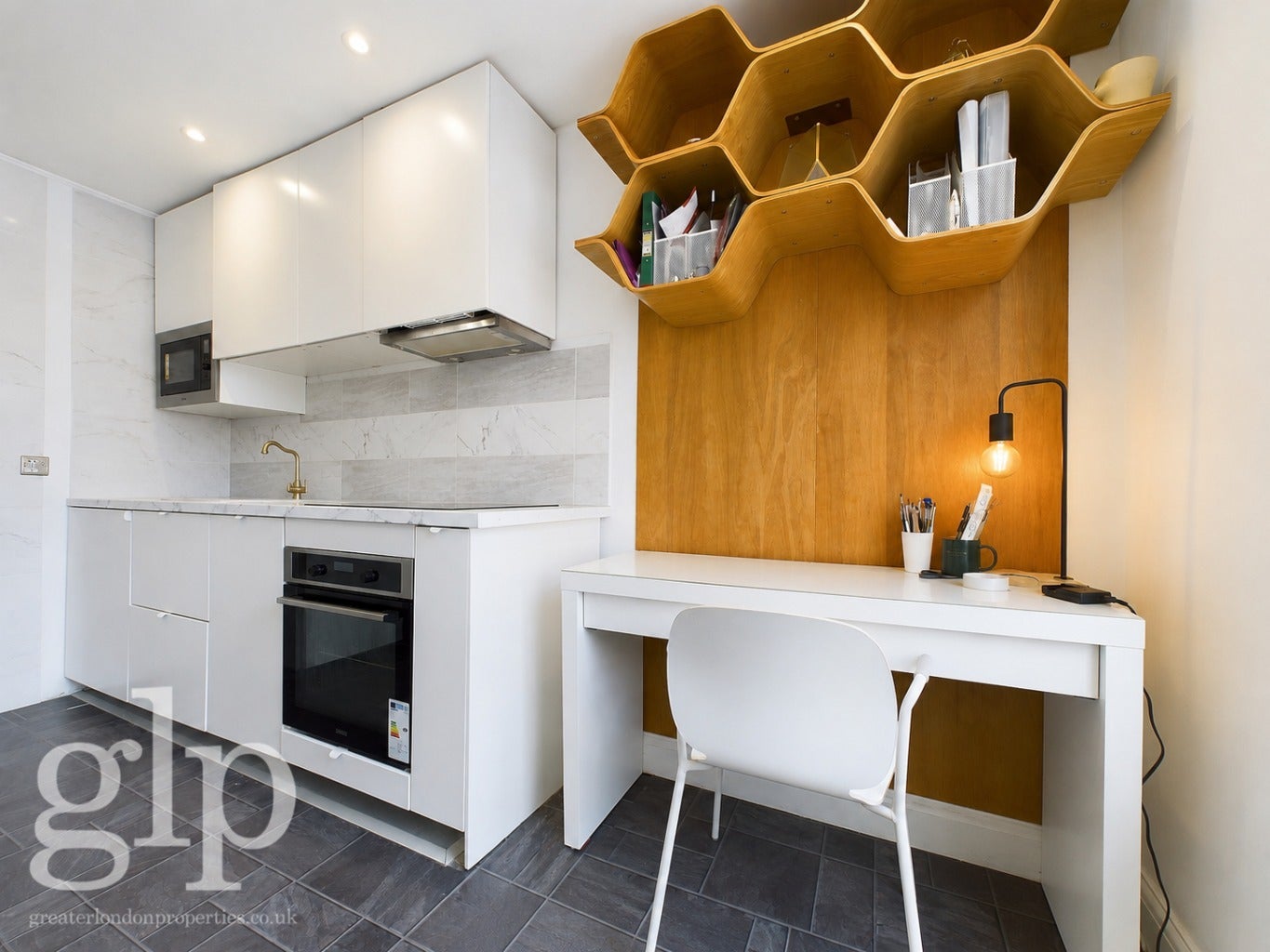 Flat Leigh Street in Greater London