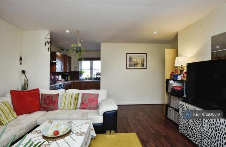 Flat Dodd Road in Watford