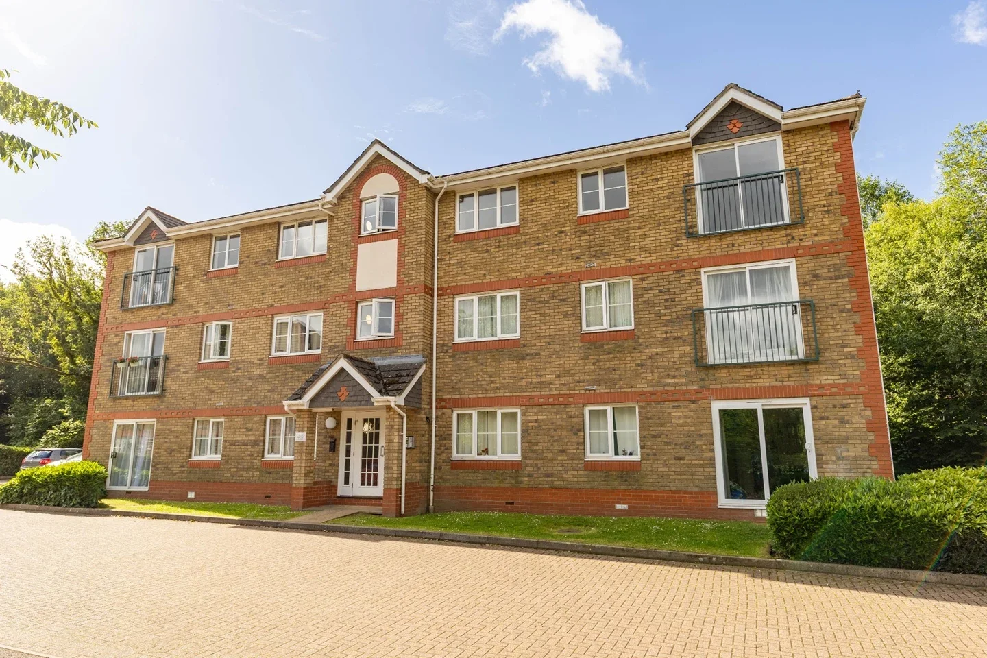 Flat Delfont Close in Crawley