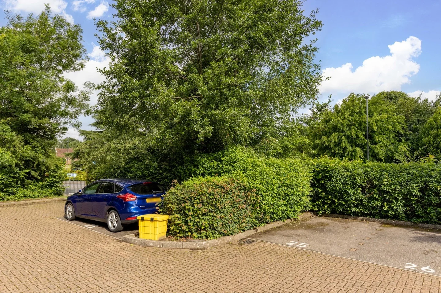 Flat Delfont Close in Crawley