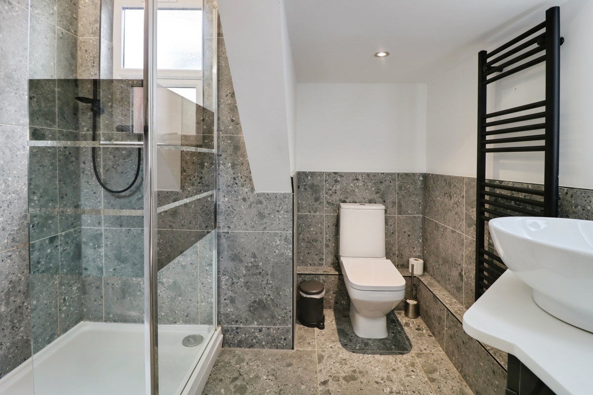 Flat Palmerston Road in Southend-on-Sea