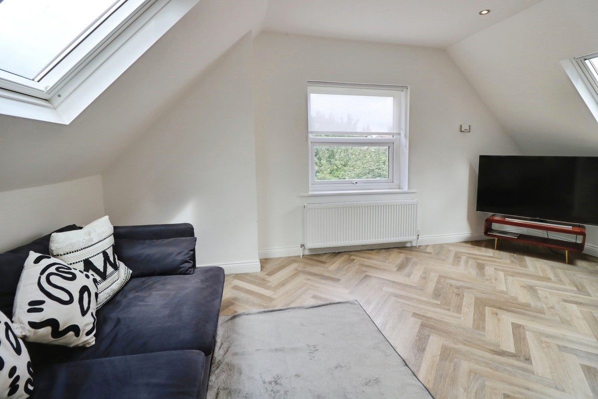 Flat Palmerston Road in Southend-on-Sea