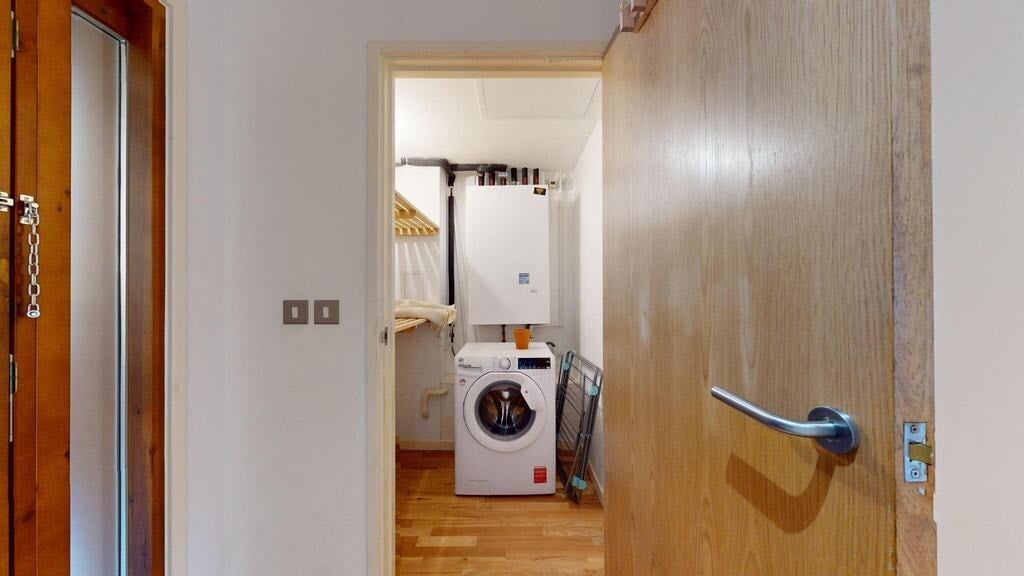 Flat Spa Road in Greater London