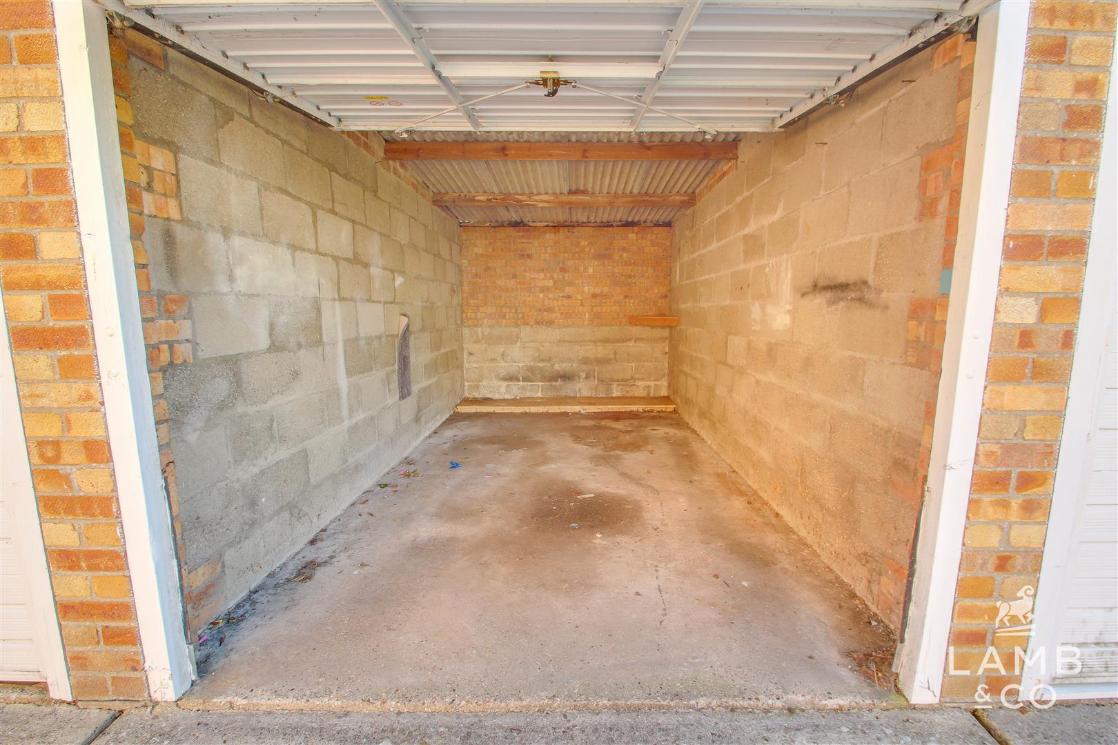 Flat Herbert Road in Clacton-on-Sea