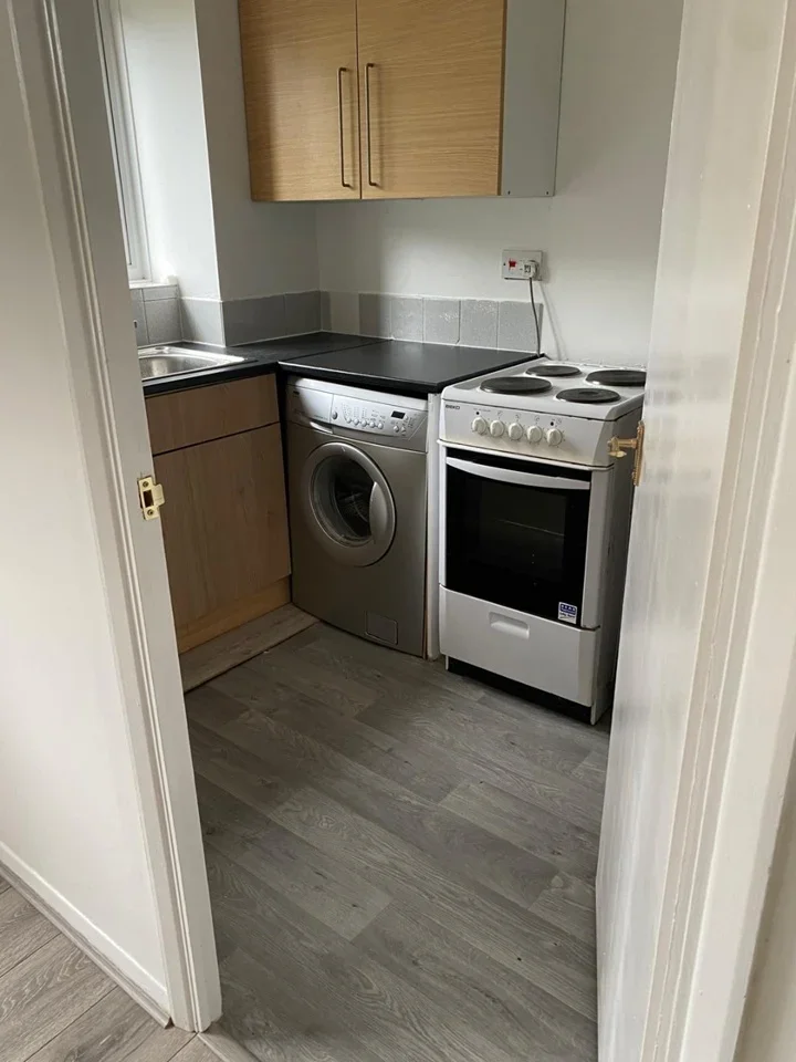 Flat Jack Clow Road in Greater London