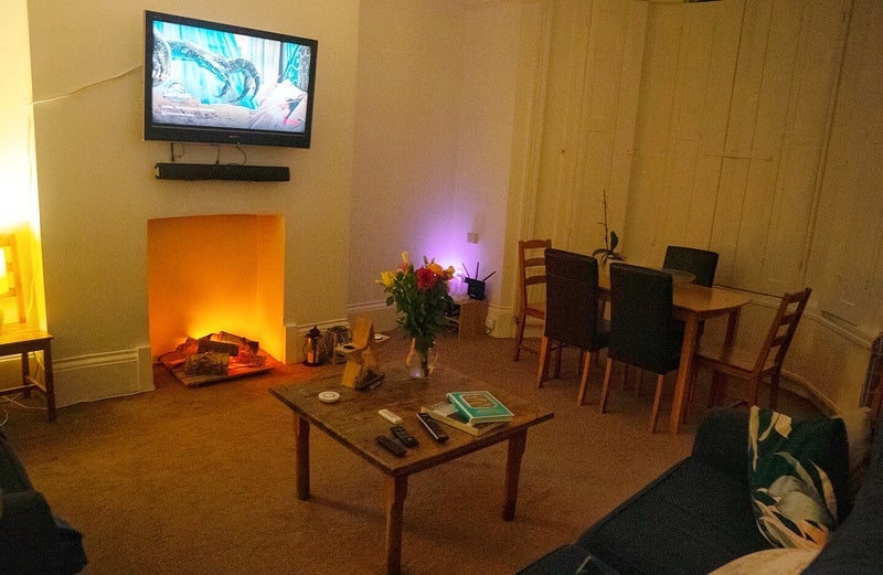 Room Askew Road in Greater London