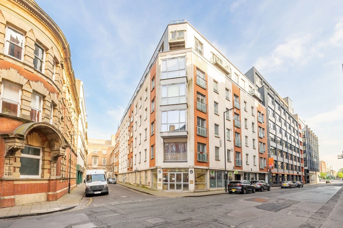 Flat Marsh Street in Bristol