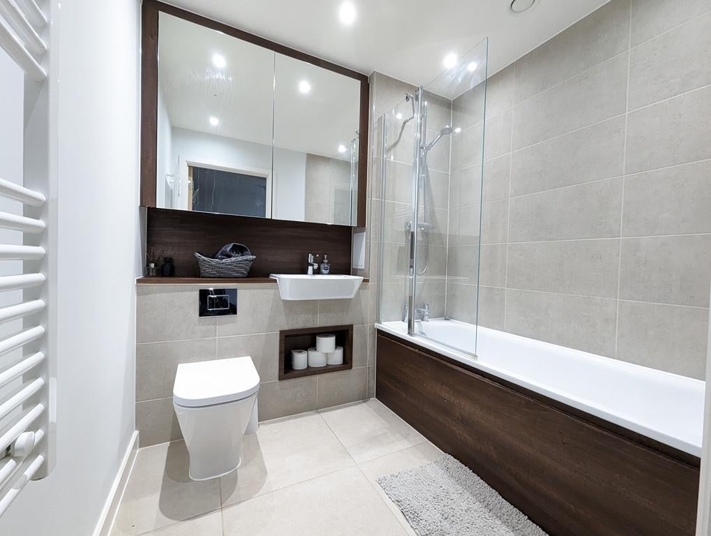 Flat Brent View Road in Greater London