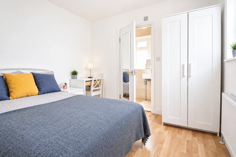 Room High Road Leytonstone in Greater London