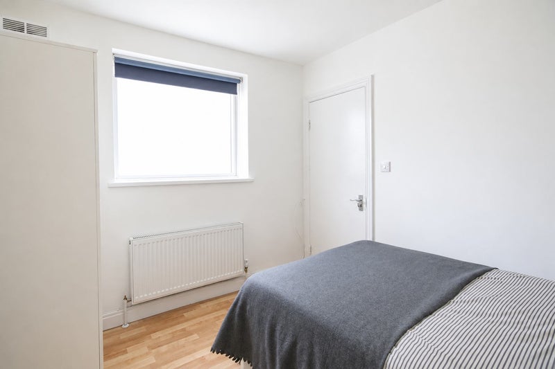 Room High Road Leytonstone in Greater London