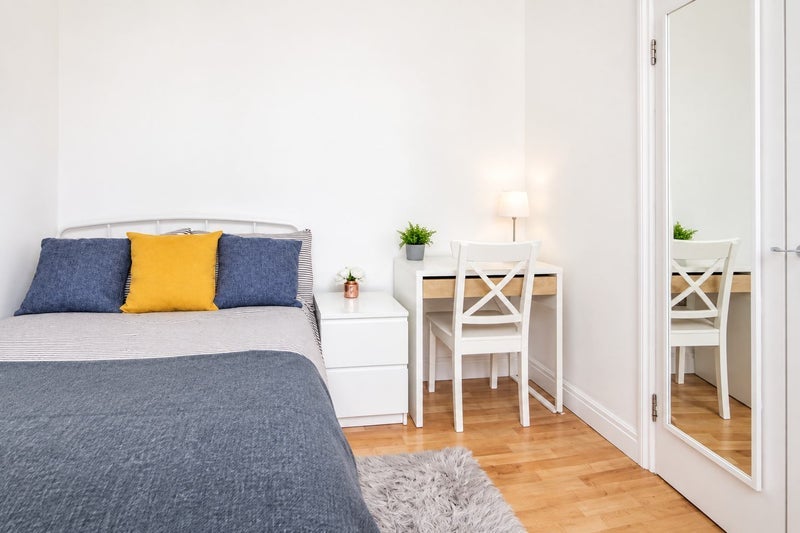 Room High Road Leytonstone in Greater London