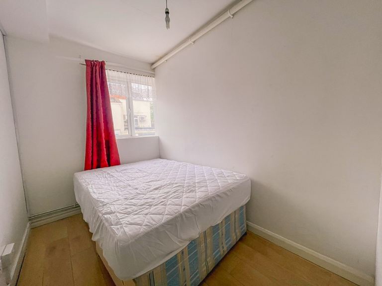 Flat Holloway Road in Greater London