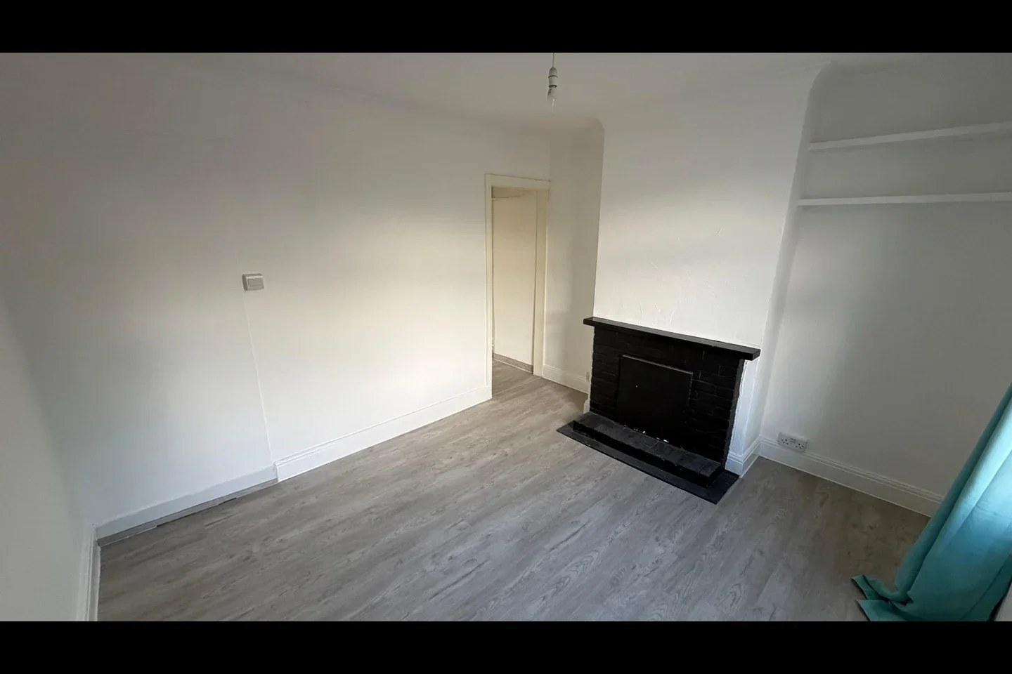 Flat Worplesdon Road in Guildford