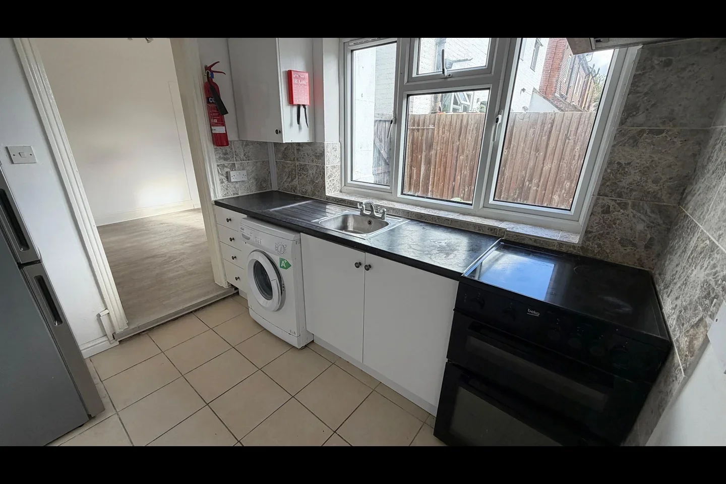 Flat Worplesdon Road in Guildford
