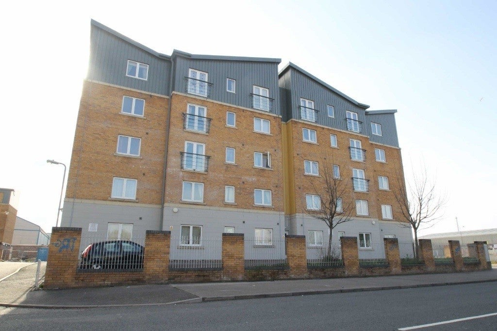 Flat Moorhead Close in Cardiff