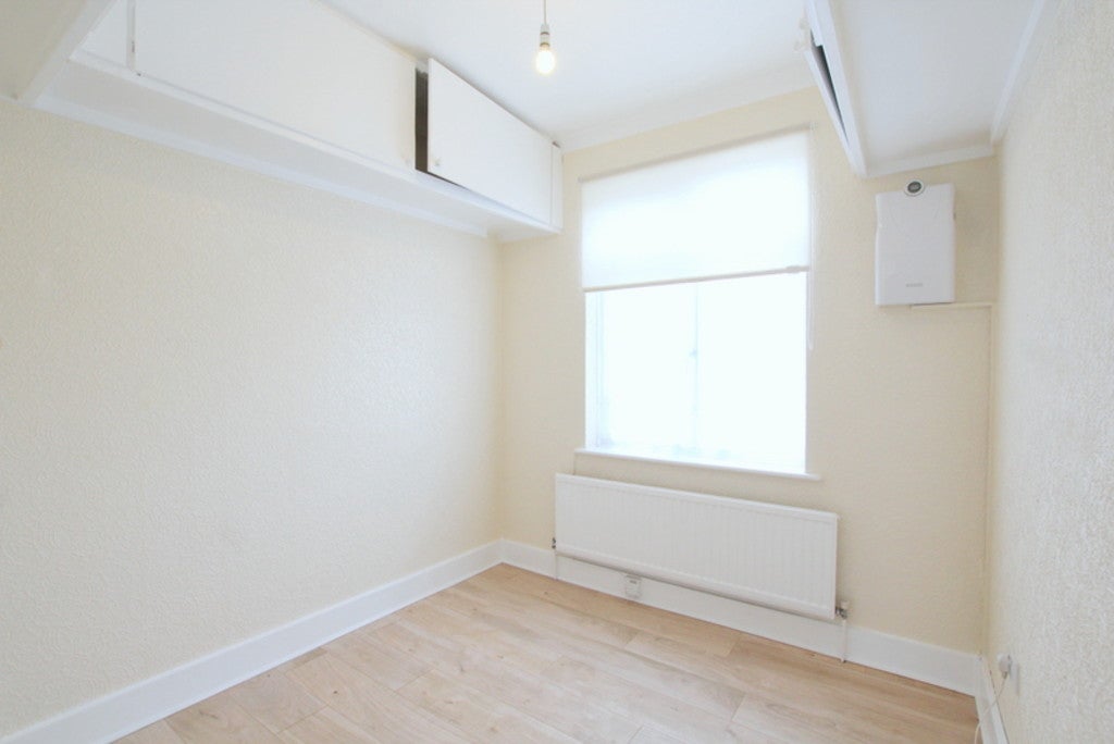 Flat Twickenham Road in Greater London