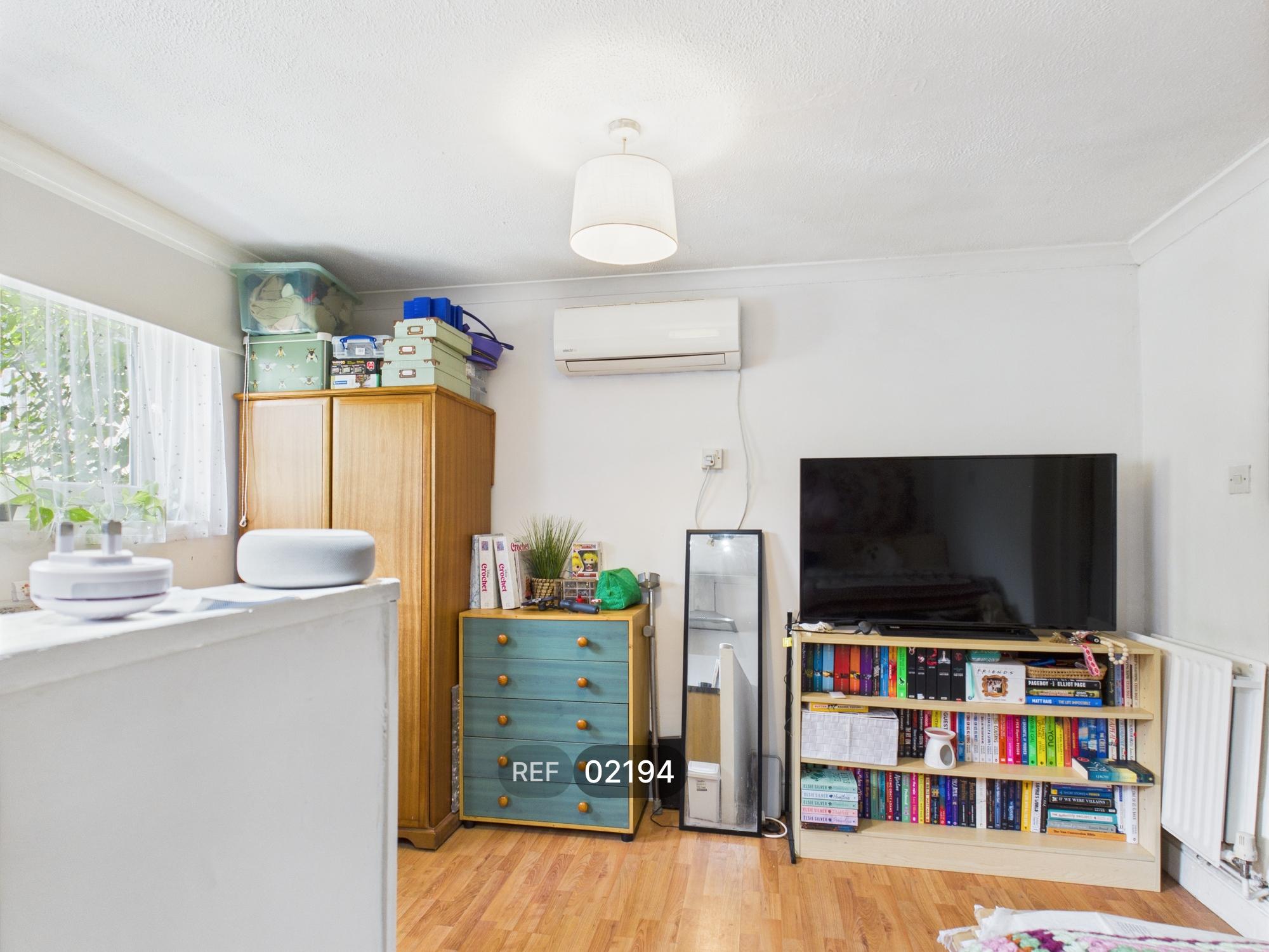 Room Hythe Hill in Colchester