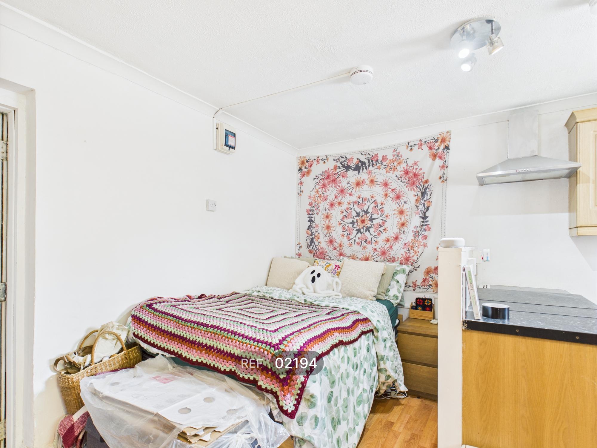 Room Hythe Hill in Colchester
