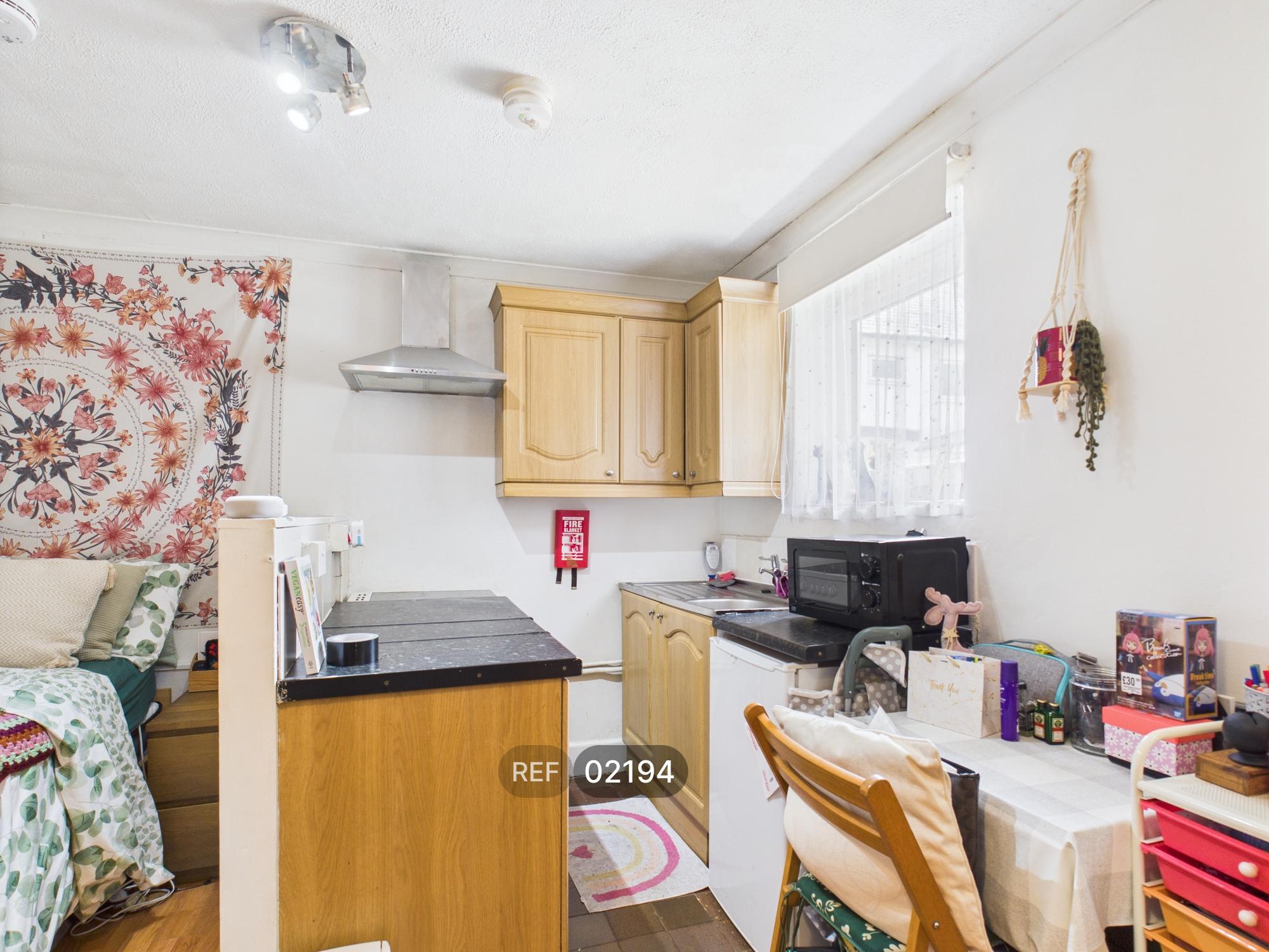 Room Hythe Hill in Colchester