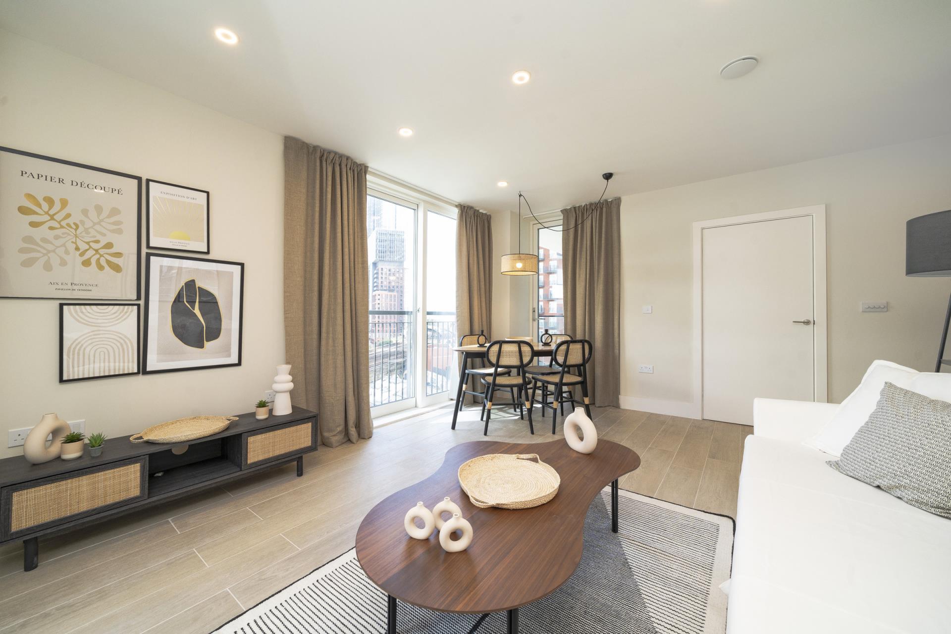 Flat Wyvil Road in Greater London