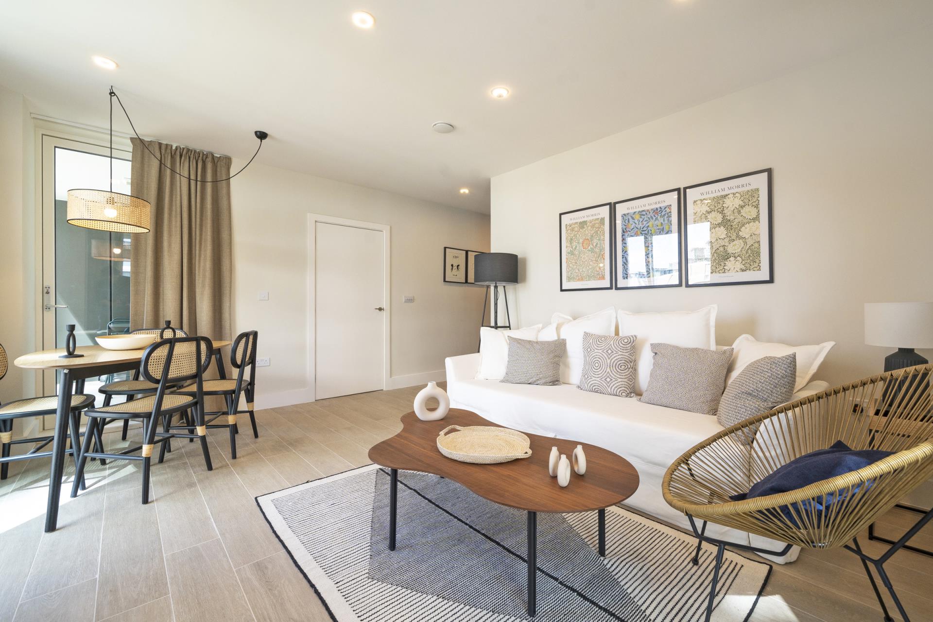 Flat Wyvil Road in Greater London