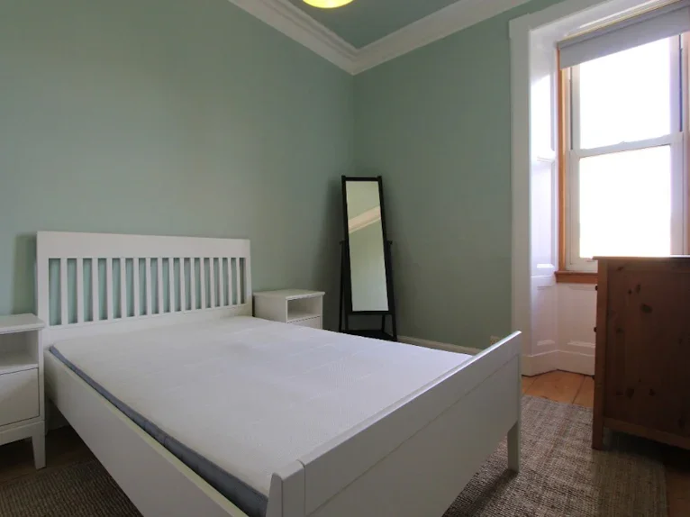 Flat Comely Bank Place in City of Edinburgh