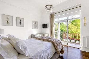 Flat Grosvenor Gardens in City of Westminster