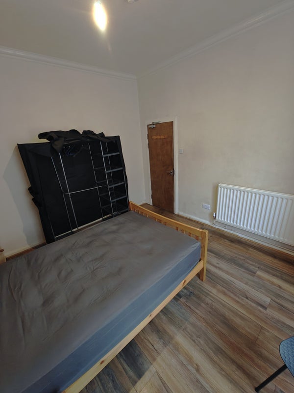 Room Rushton Road in Stoke-on-Trent