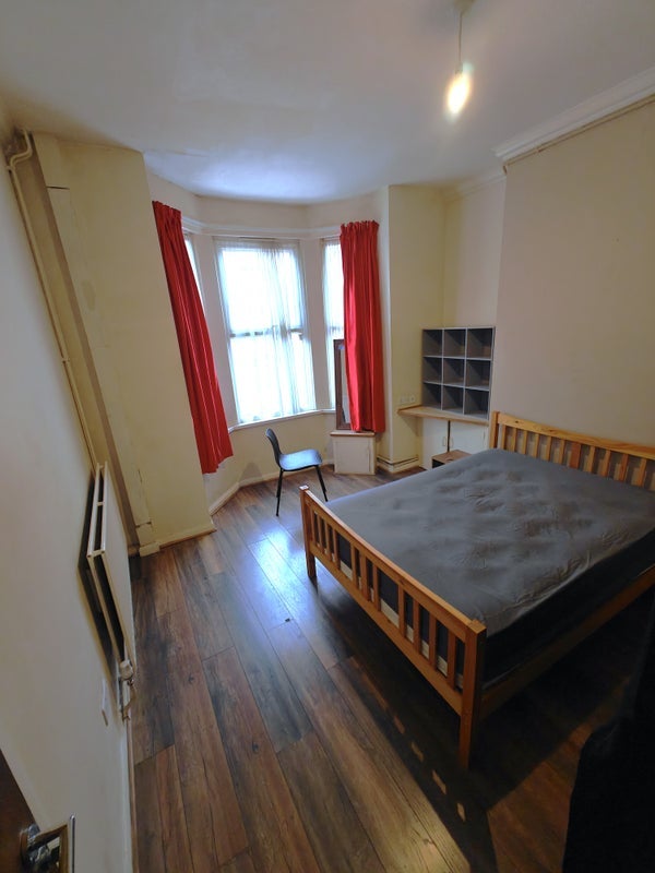 Room Rushton Road in Stoke-on-Trent